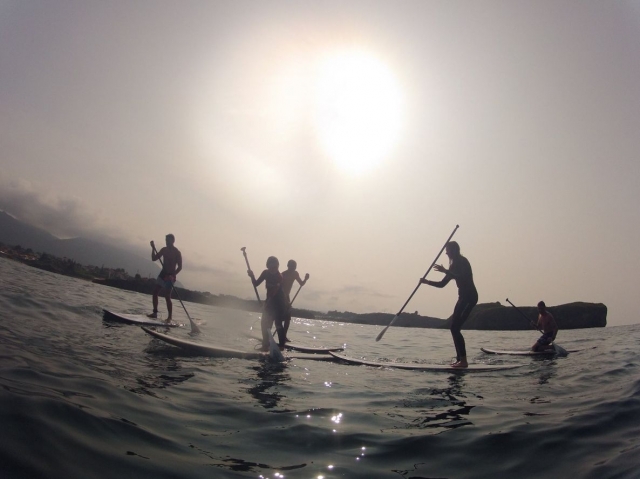 Paddle surf con el atardecer
